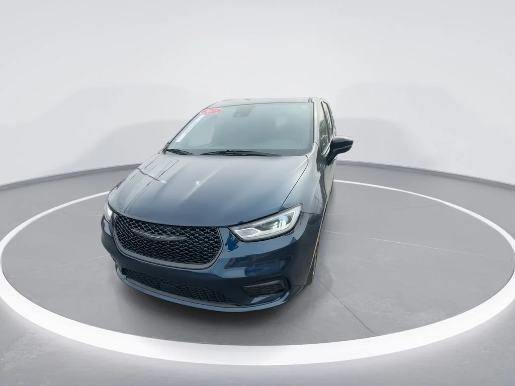Used 2025 Blue Chrysler Limited image 4