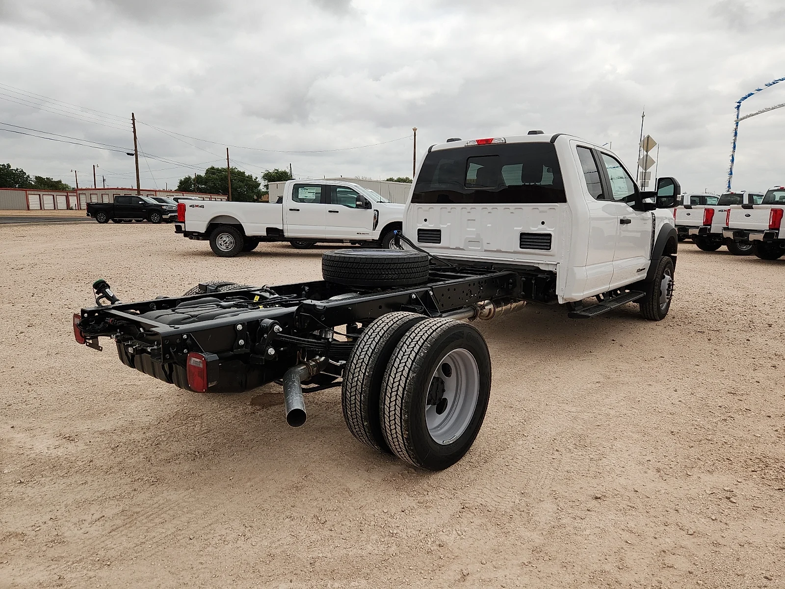 New 2026 Oxford White Ford XL image 7