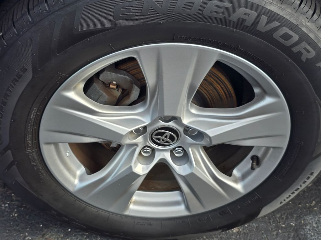 Used 2020 White Toyota XLE image 23