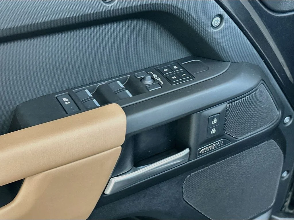 New 2026 Carpathian Gray Premium Metallic Land Rover X-Dynamic SE image 12