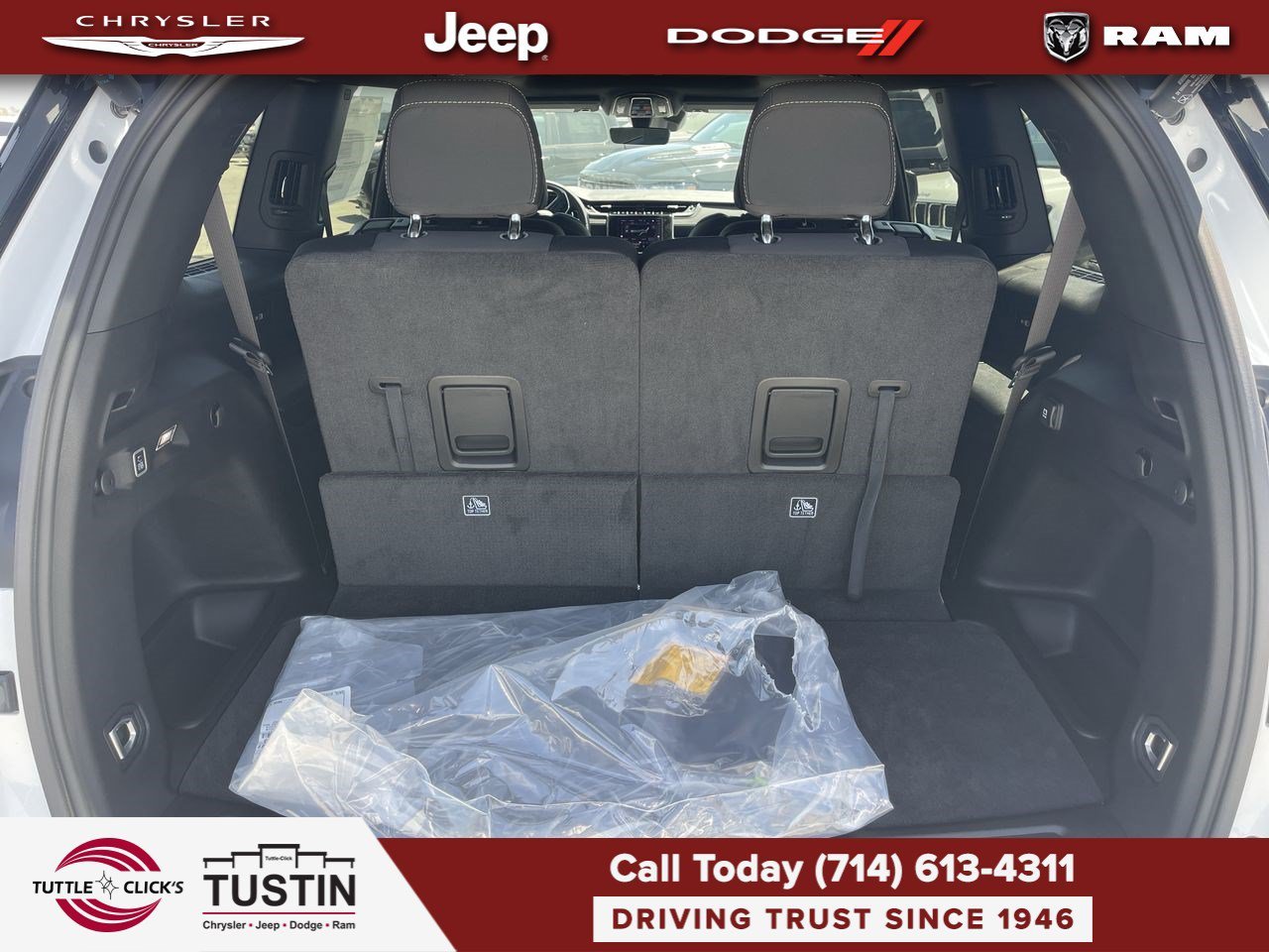 New 2026 Bright White Clear-Coat Exterior Paint Jeep Laredo X image 27