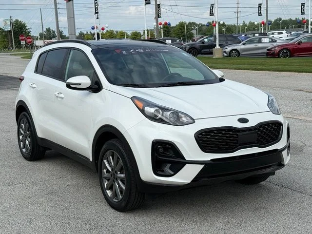 Certified Used 2022 White Kia Nightfall image 9