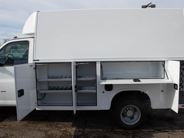 New 2025 Summit White Chevrolet 1WT image 13