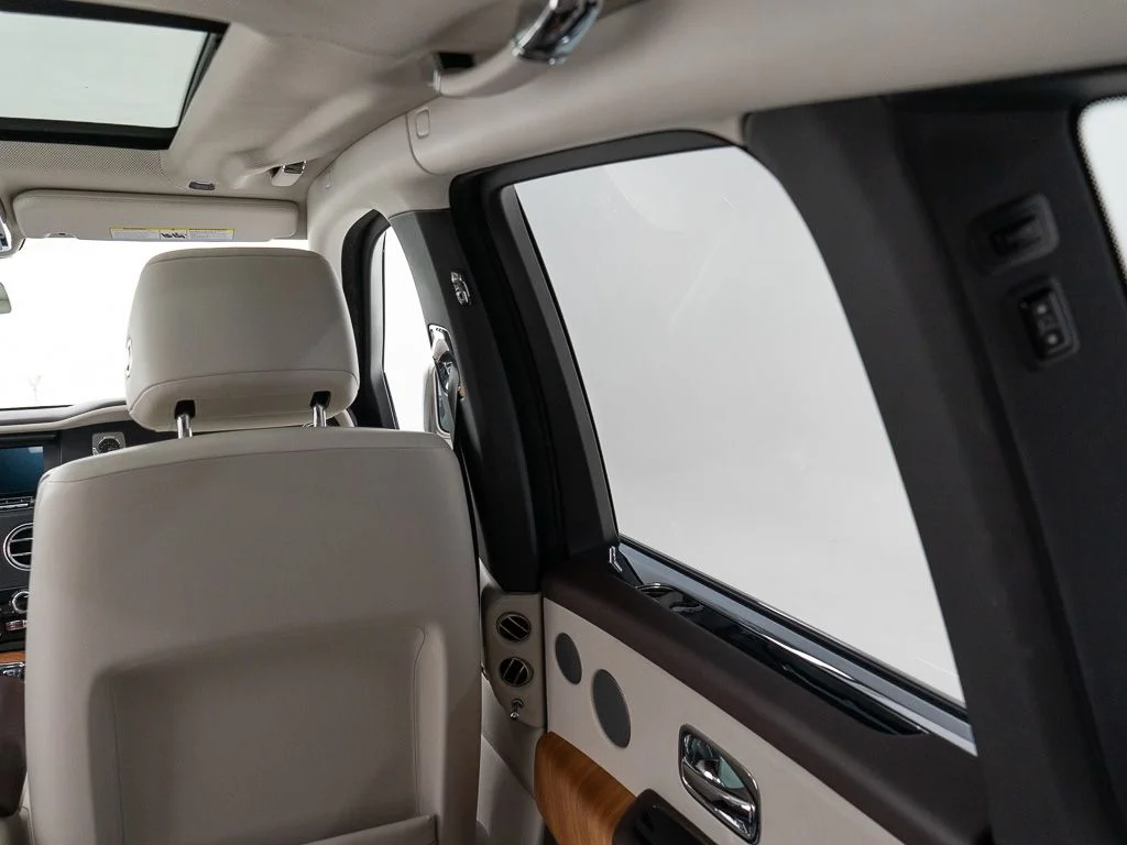 Certified Used 2019 White Sands Rolls-Royce  image 30