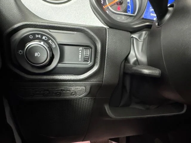Used 2024 Silver Jeep Sport S image 19
