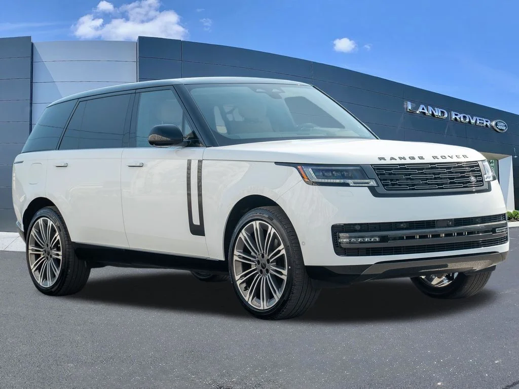 New 2026 Fuji White Land Rover SE image 3