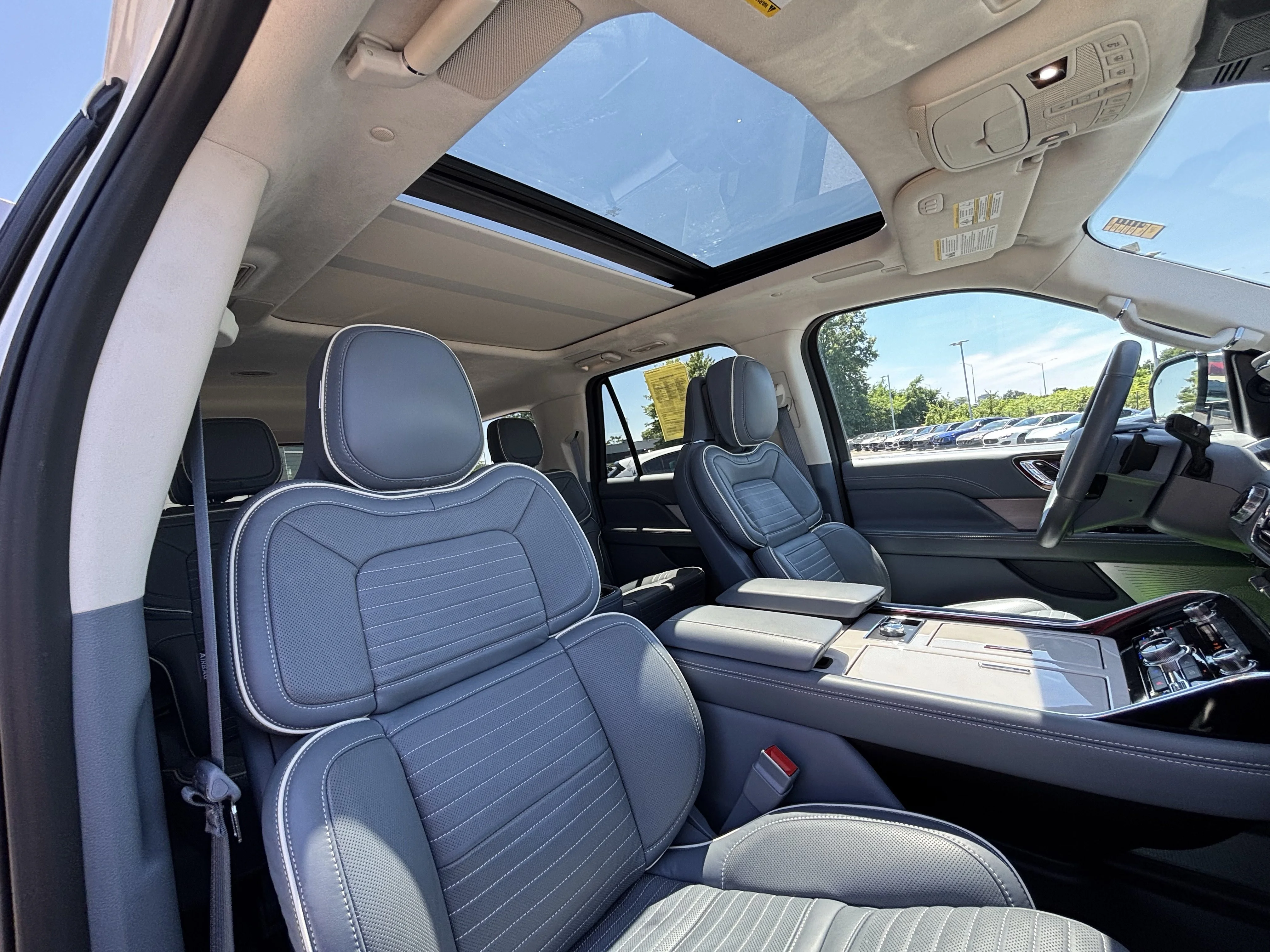 Used 2023 Pristine White Metallic Tri-Coat Lincoln Black Label image 32