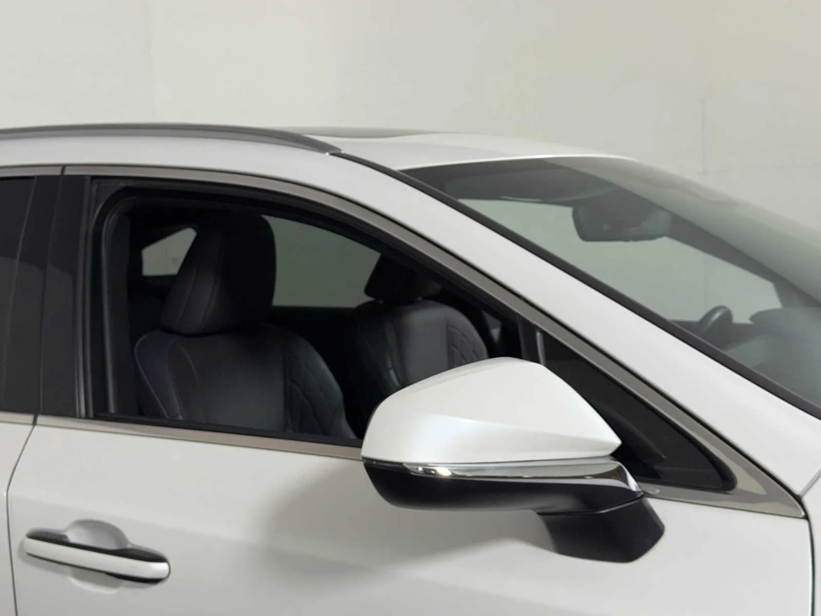Used 2024 Eminent White Pearl Lexus Premium image 29
