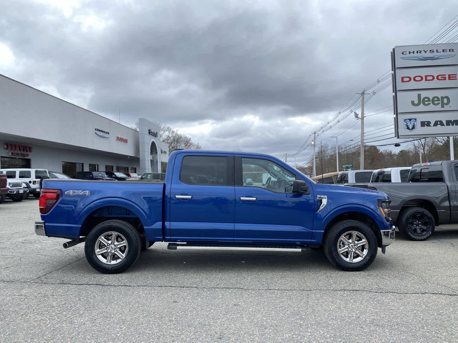 Certified Used 2025 Atlas Blue Ford XLT image 2