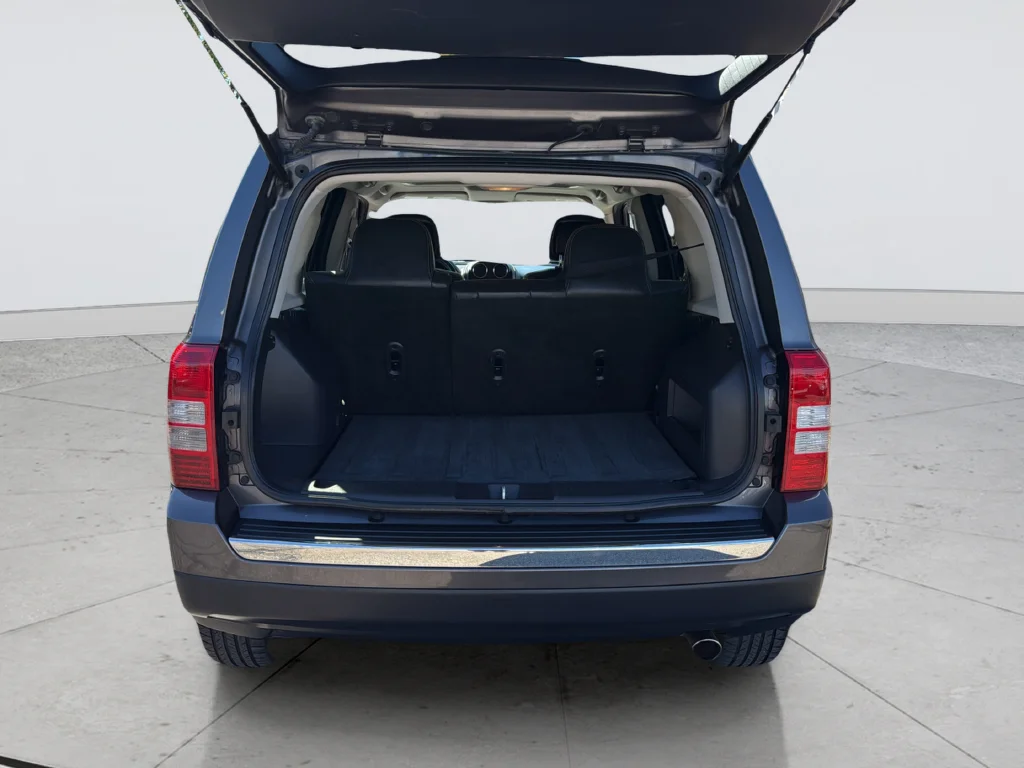 Used 2016 Gray Jeep Latitude image 23