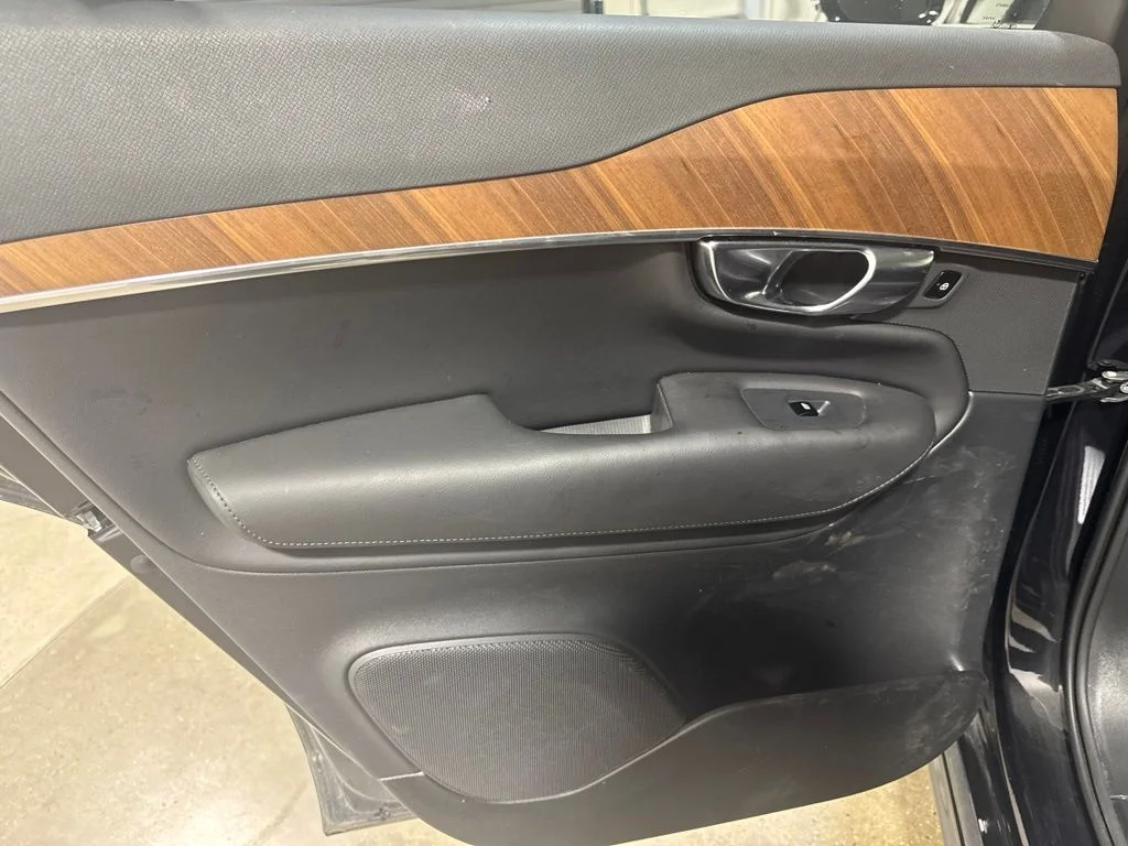 Certified Used 2025 Onyx Black Metallic Volvo T8 Plus image 20