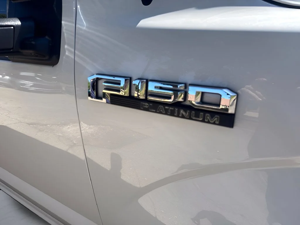 Used 2019  Ford XL image 41