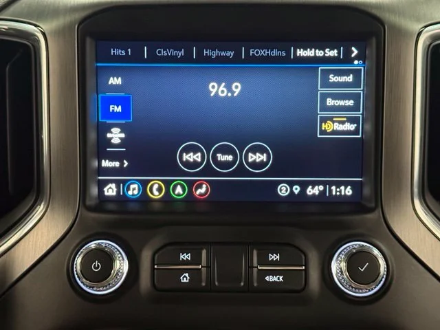 Used 2021 White GMC Denali image 24