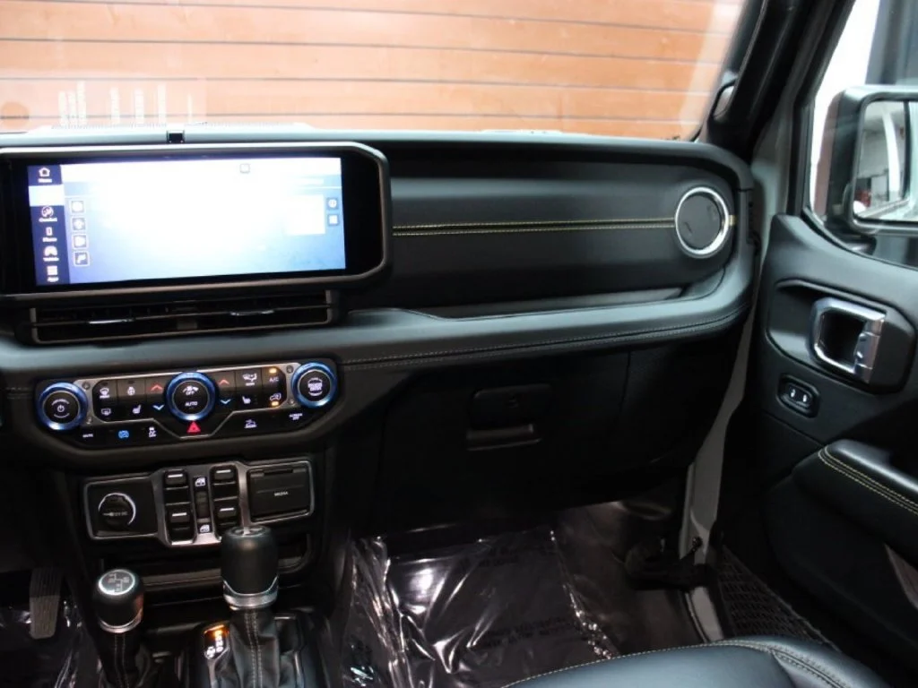 Used 2024 Earl Clearcoat Jeep Sahara 4xe image 16