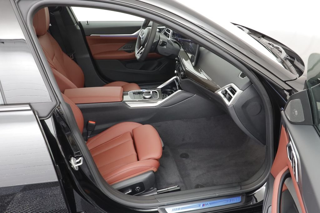 New 2026 Black Sapphire Metallic BMW M60 image 23