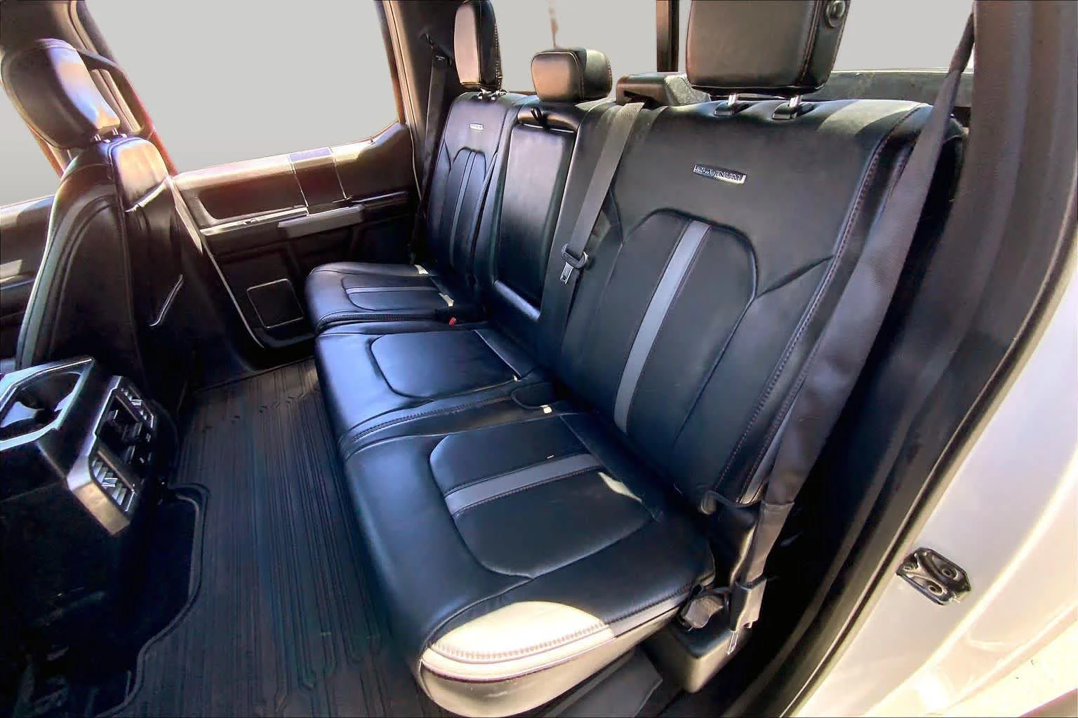 Used 2018 White Platinum Metallic Tri-Coat Ford Platinum image 18