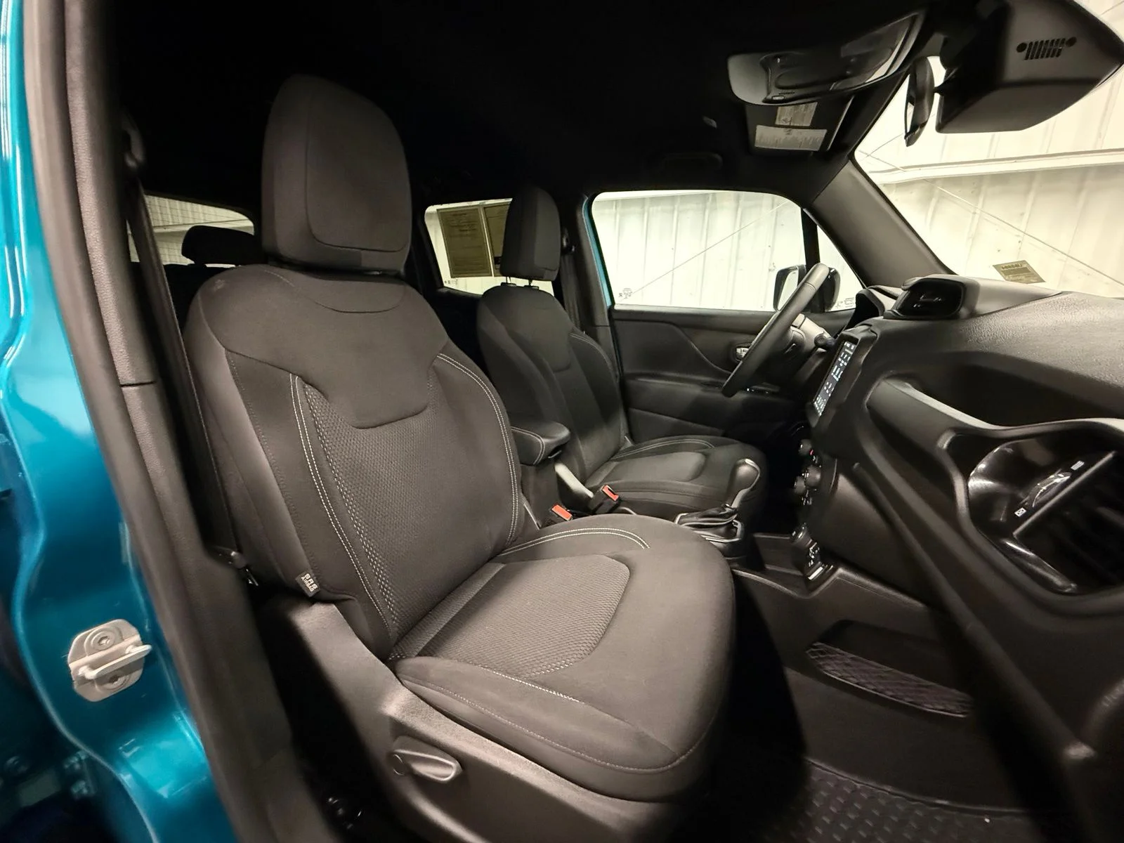 Used 2022  Jeep Altitude image 24