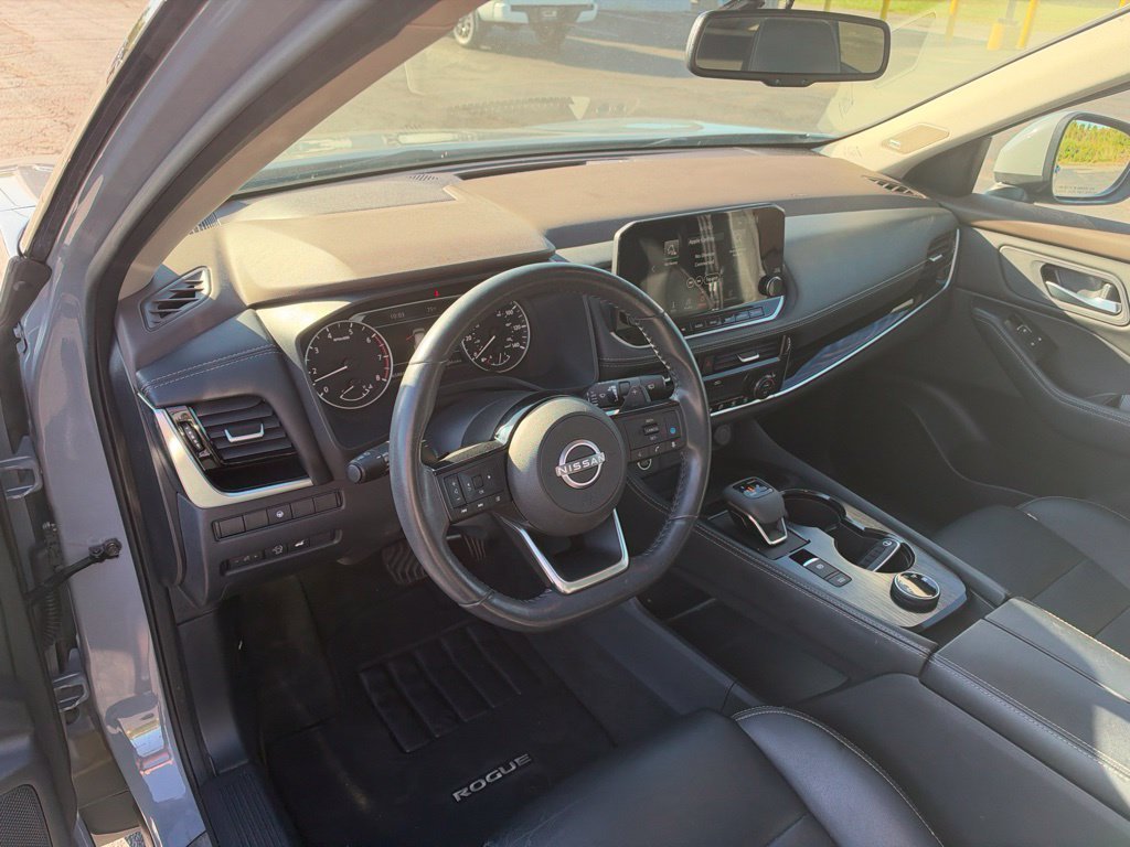 Used 2023 Gray Nissan SL image 11