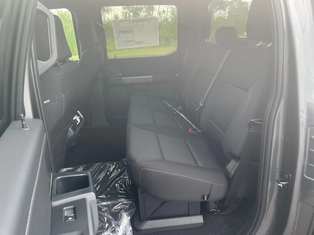 New 2026 Carbonized Gray Metallic Ford XLT image 30