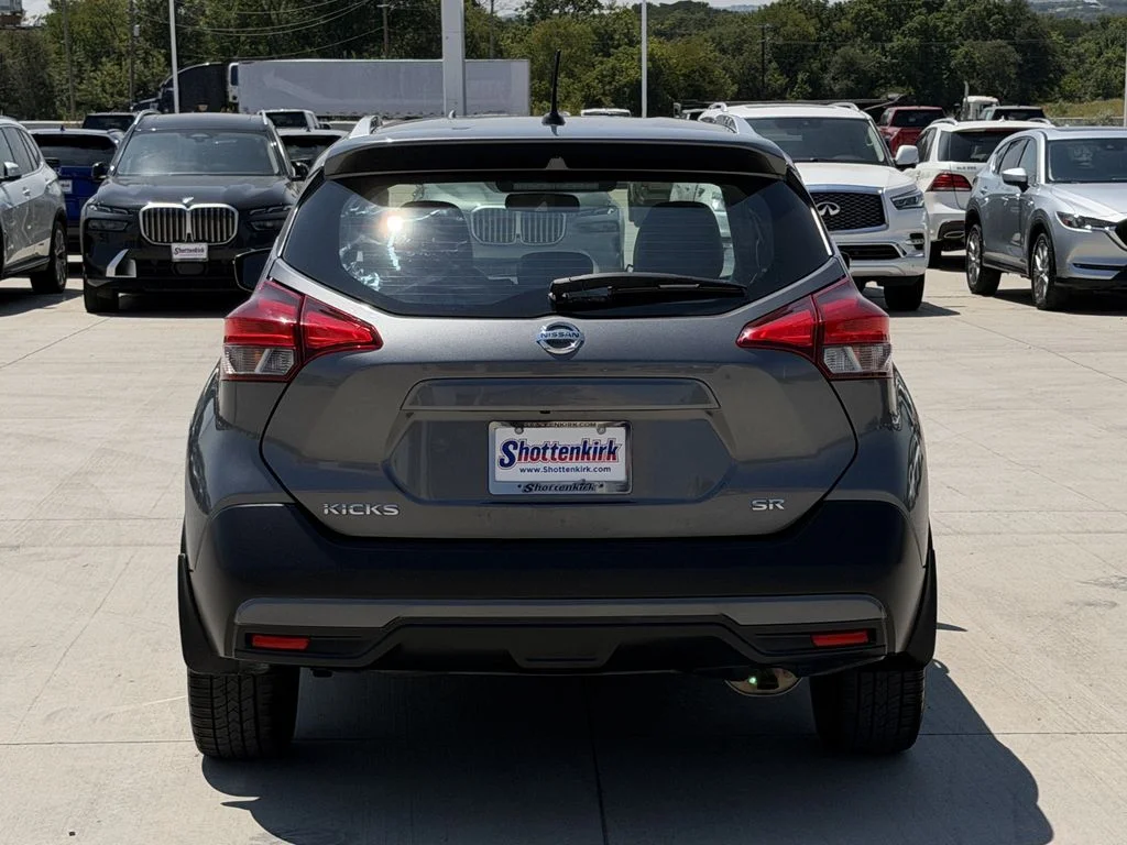 Used 2019 Gray Nissan SR image 5