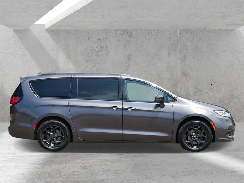 Certified 2021 Chrysler Pacifica Hybrid Limited with VIN 2C4RC1S77MR526863 for sale in White Bear Lake, Minnesota