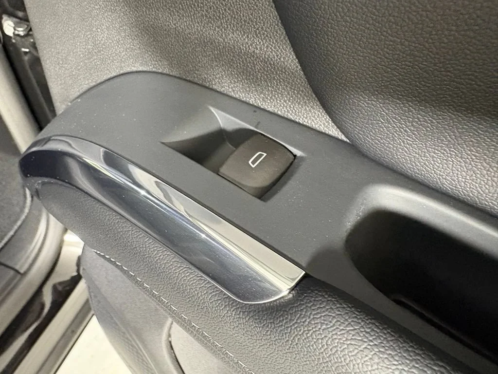 New 2027 Mosaic Black Metallic Chevrolet LT image 19