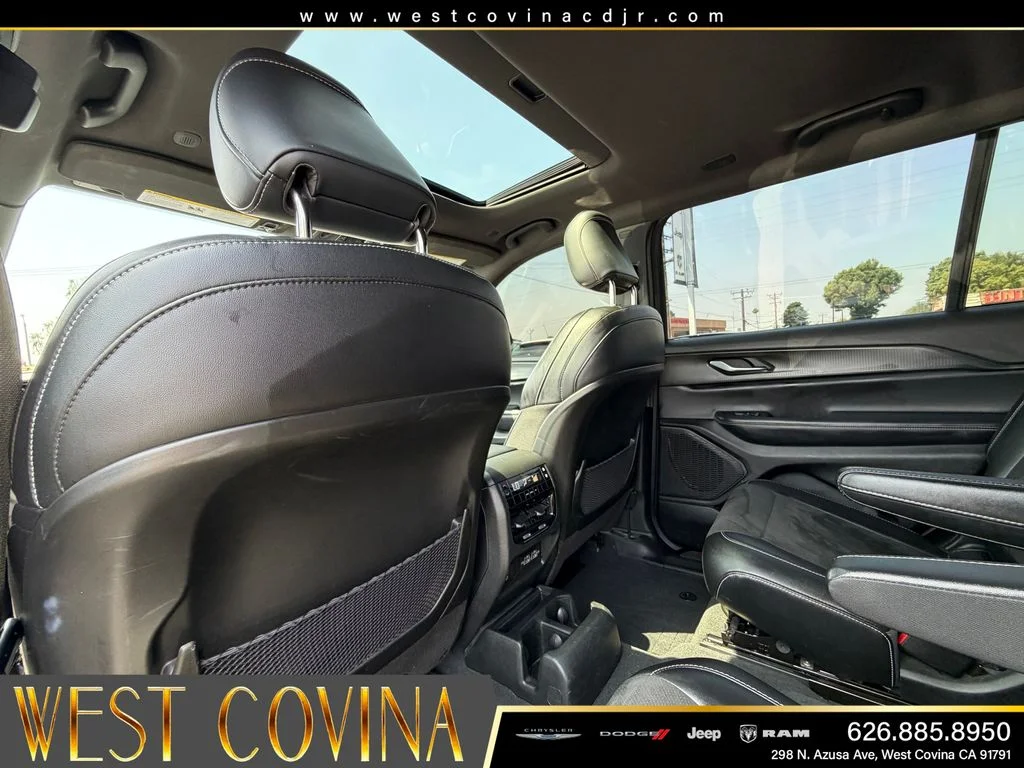 Used 2023 Silver Jeep Altitude image 16