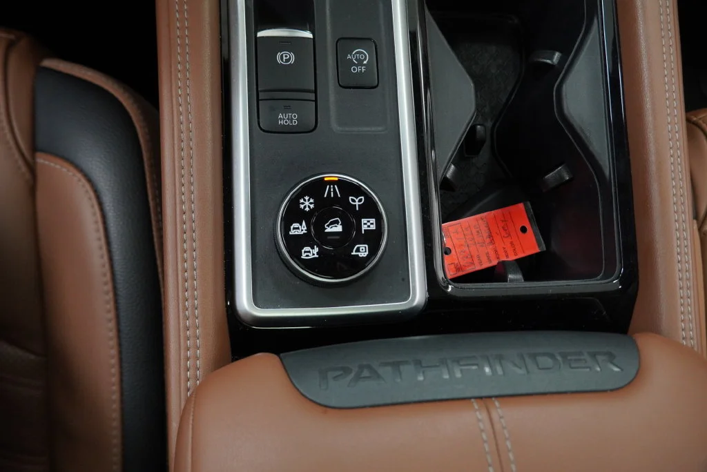Used 2024 Gray Nissan Platinum image 34