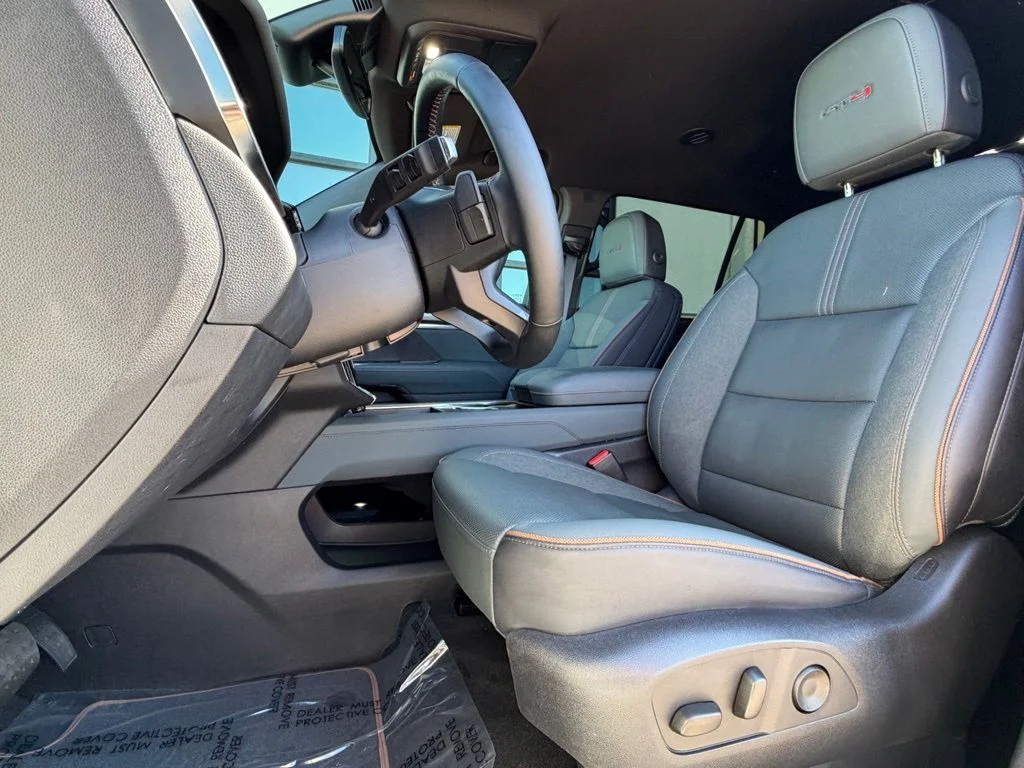 Used 2024 White GMC AT4 image 10
