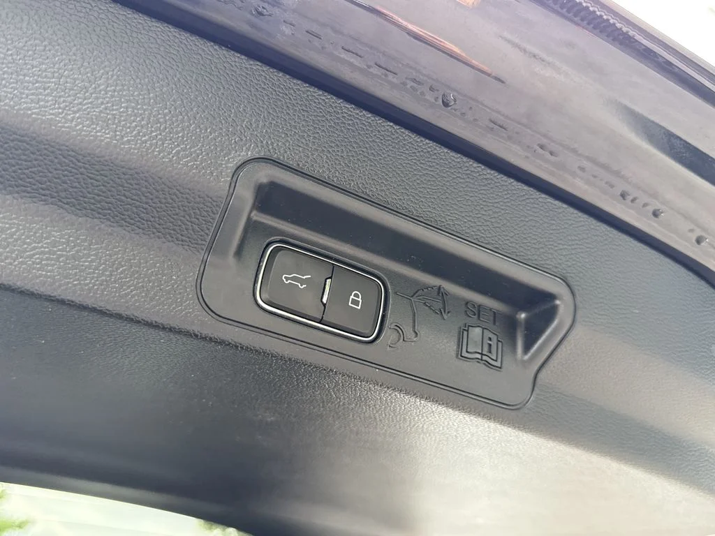 Used 2023 Agate Black Metallic Ford XLT image 34