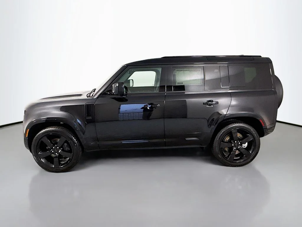 New 2026 Santorini Black Metallic Land Rover X-Dynamic SE image 2