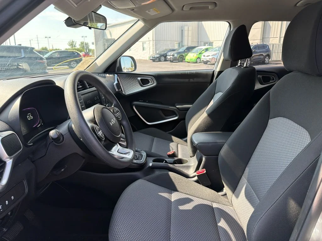 Used 2025  Kia LX image 11