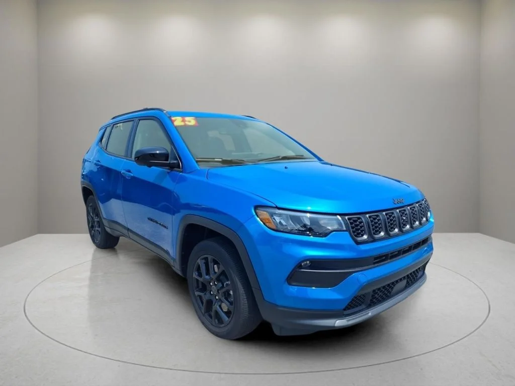 New 2025 Hydro Blue Pearl-Coat Exterior Paint Jeep Latitude image 1