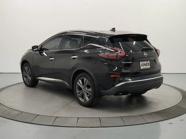 Used 2019 Black Nissan Platinum image 6
