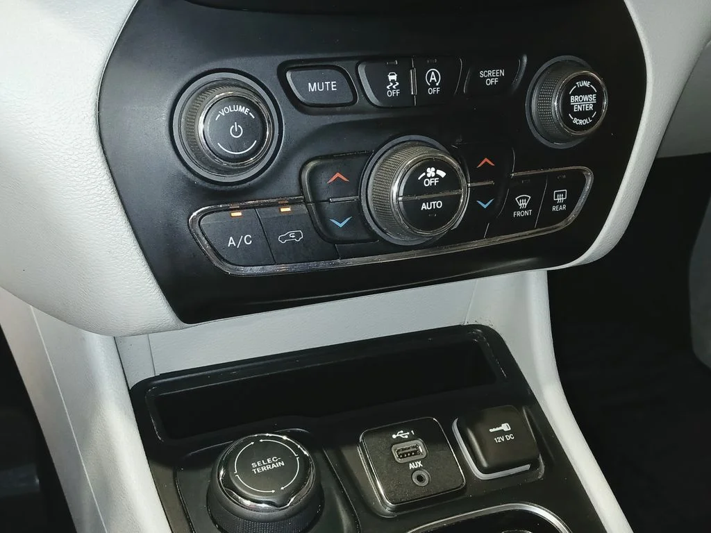 Used 2019 Black Jeep Limited image 22