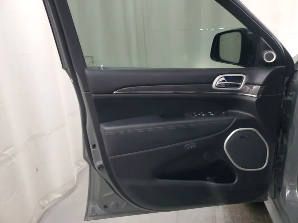 Used 2020 Sting-Grey Jeep SRT image 5