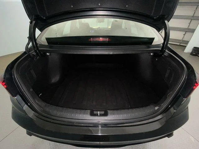 Used 2023 Black Kia LXS image 22