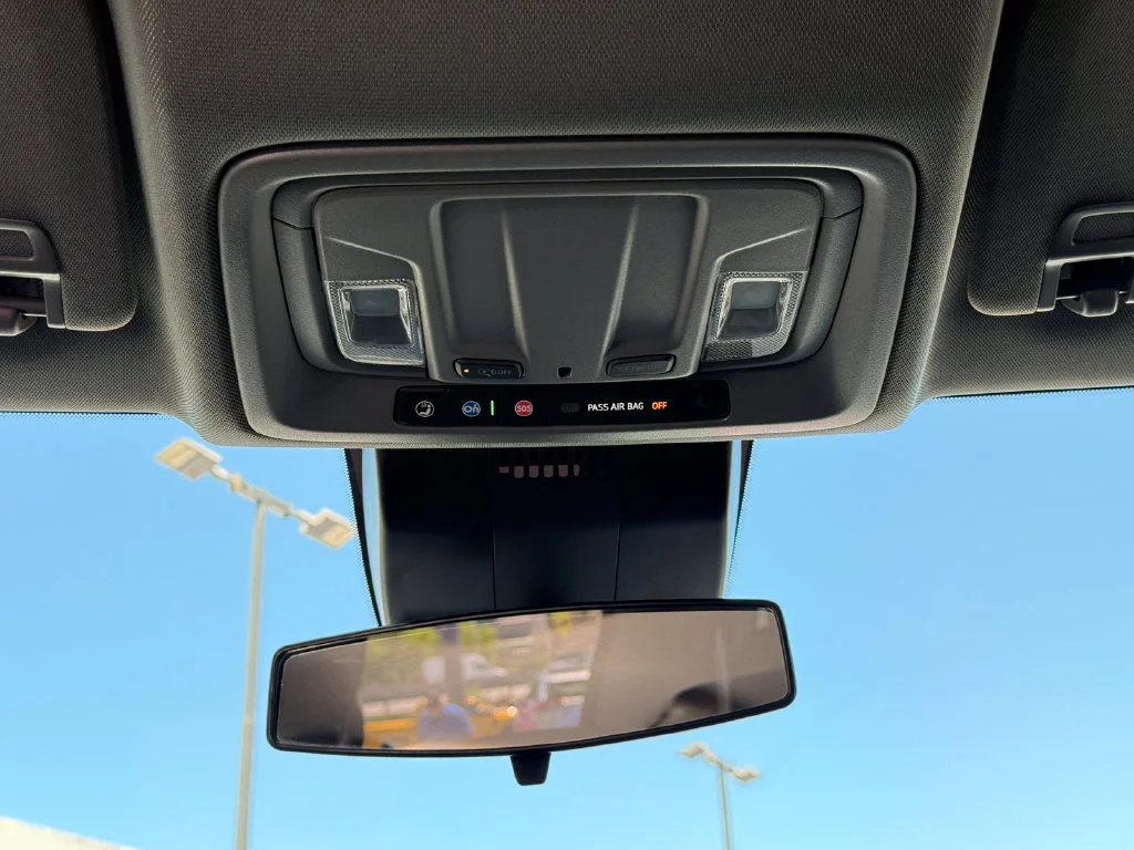 Used 2023 SUMMIT WHITE GMC Elevation image 22