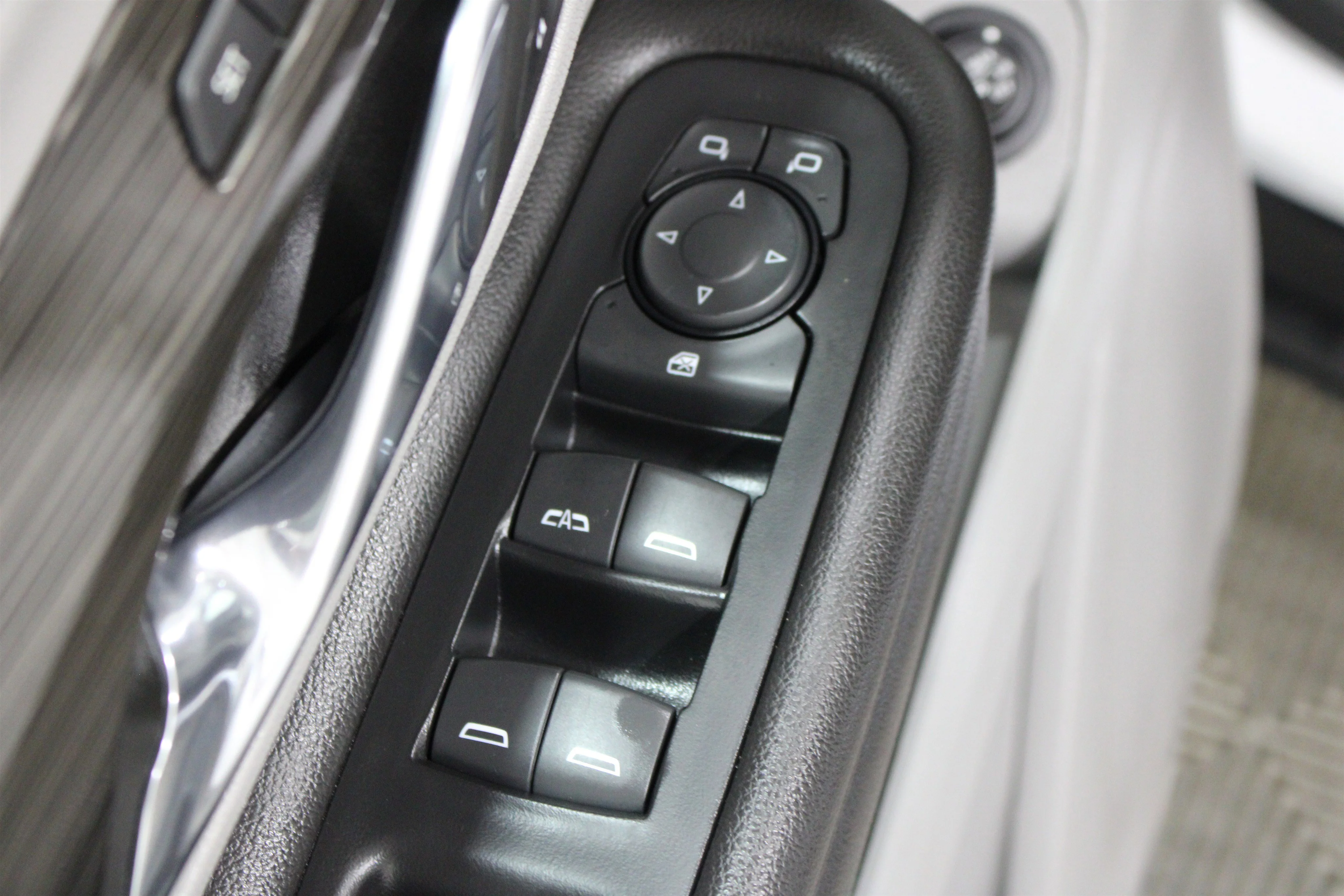 2023 GMC Terrain SLT - Photo 7
