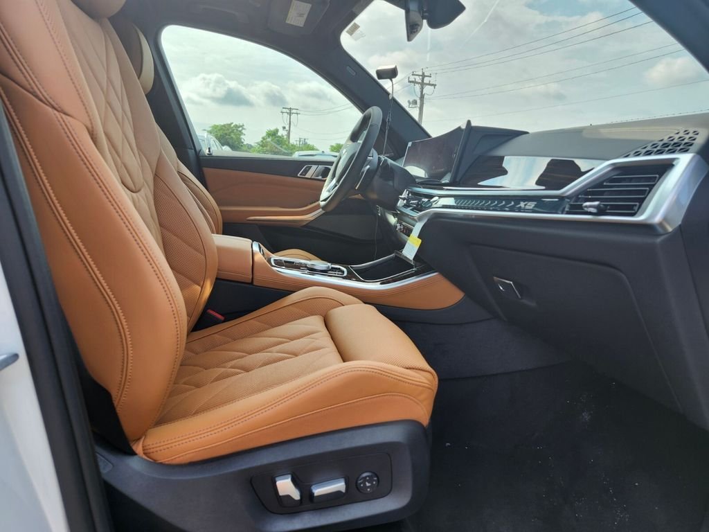 New 2026 White BMW xDrive40i image 11