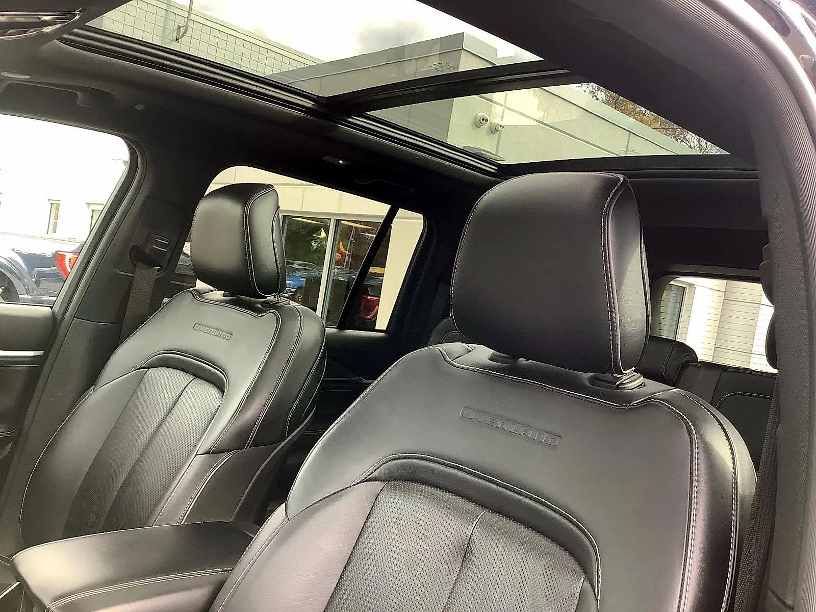 2023 Jeep Grand Cherokee Overland - Photo 16