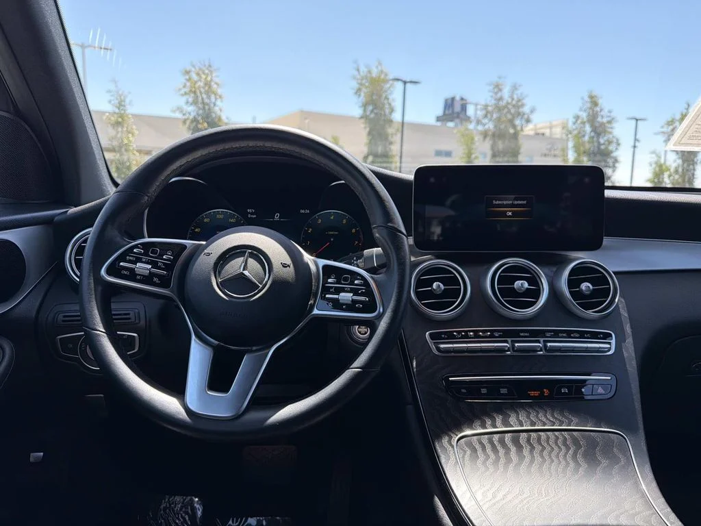Used 2022 White Mercedes-Benz GLC 300 image 7