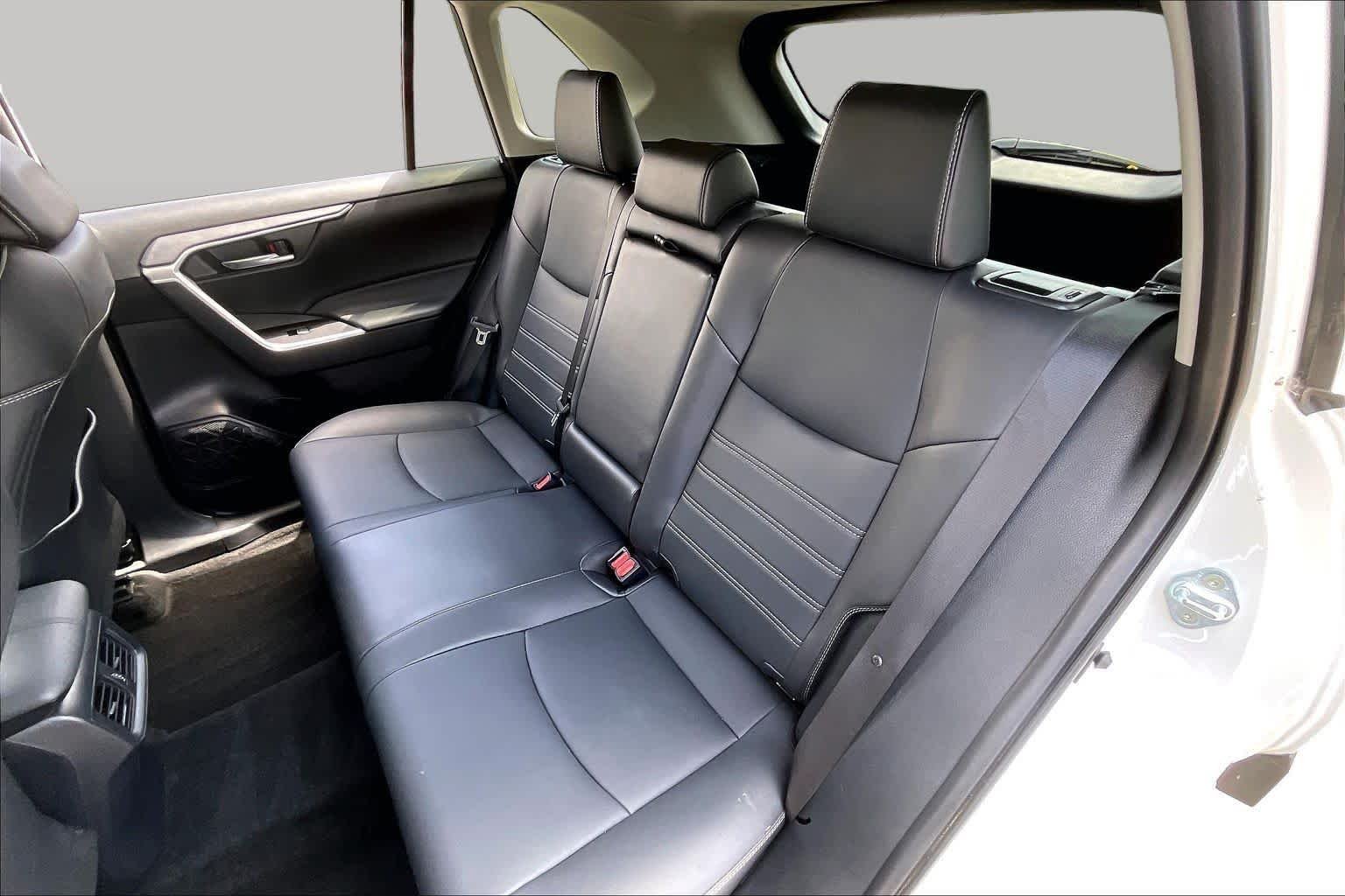 Used 2024 Wind Chill Pearl Toyota XLE Premium image 19