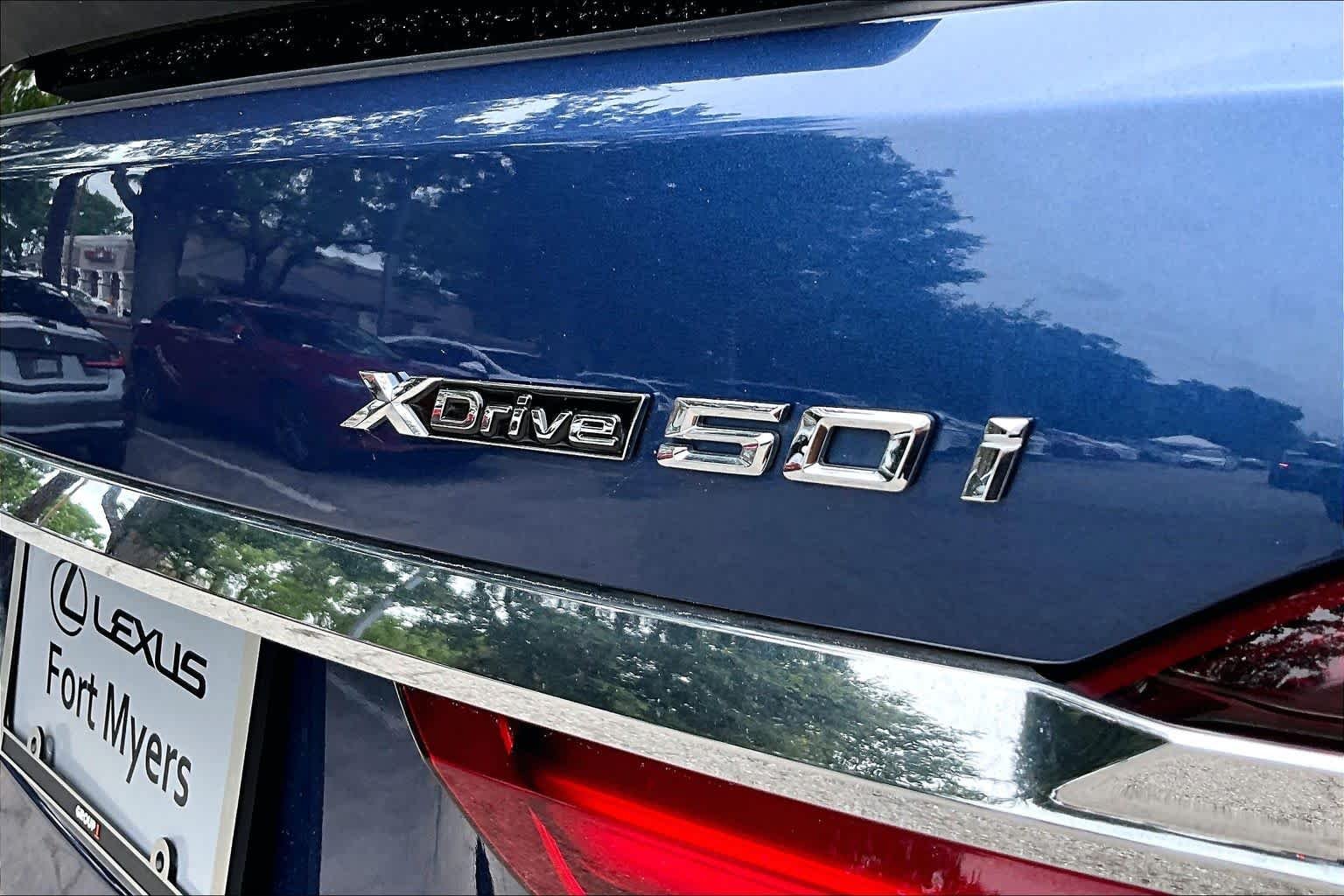 Used 2019 Phytonic Blue Metallic BMW xDrive50i image 10