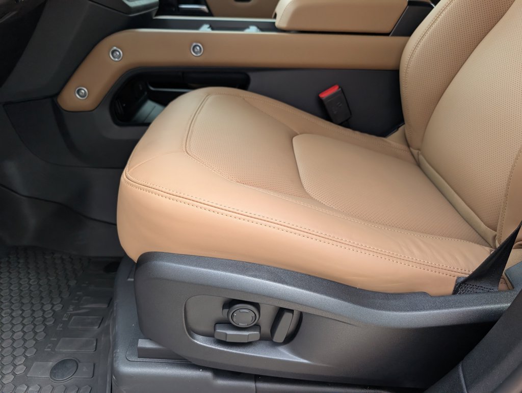 New 2026 Carpathian Grey Land Rover X-Dynamic SE image 24