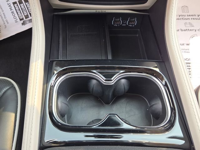 Used 2024 Silver Chrysler Limited image 18