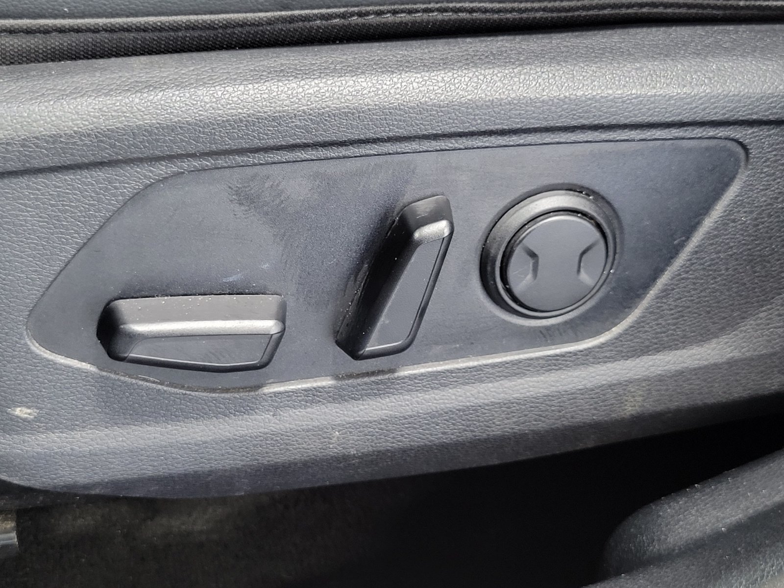 Used 2023 Black Kia X-Line image 9