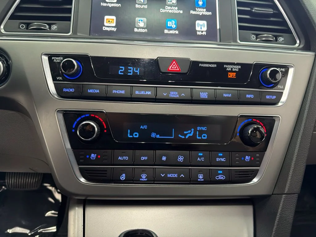 Used 2015 Silver Hyundai Limited image 22