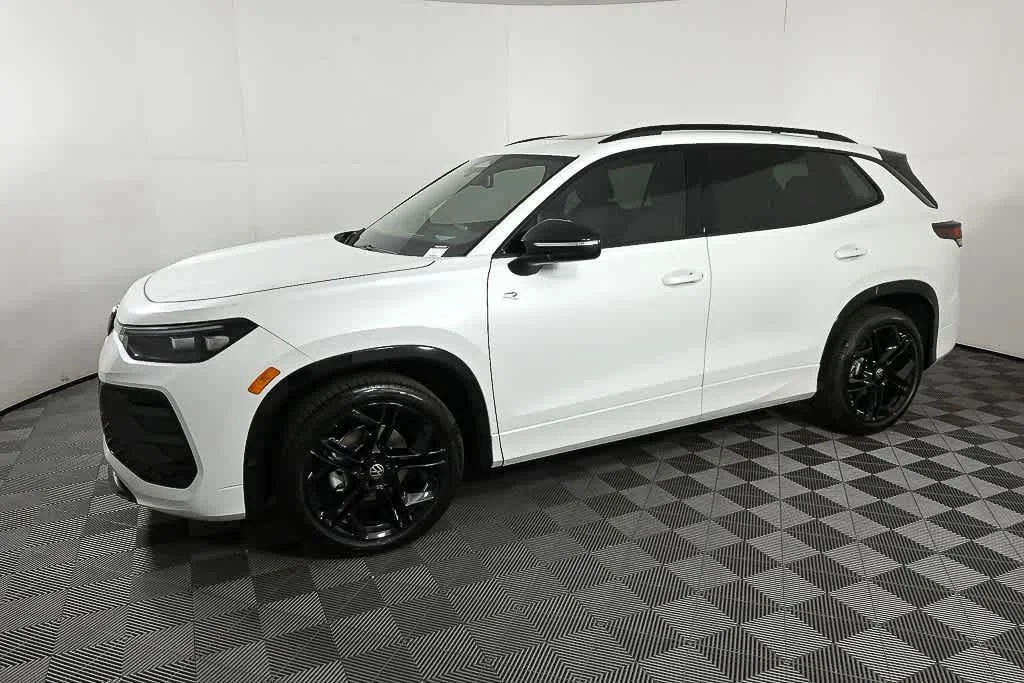 New 2026 Opal White w/Deep Black Roof Volkswagen SE R-Line Black image 26