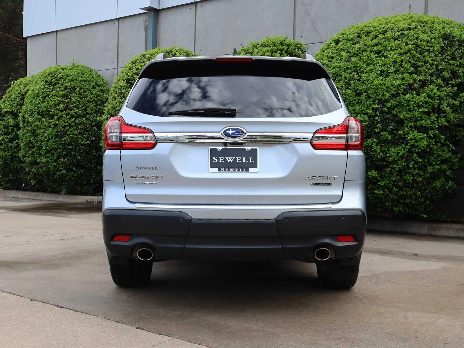 Used 2021 Ice Silver Metallic Subaru Limited image 9